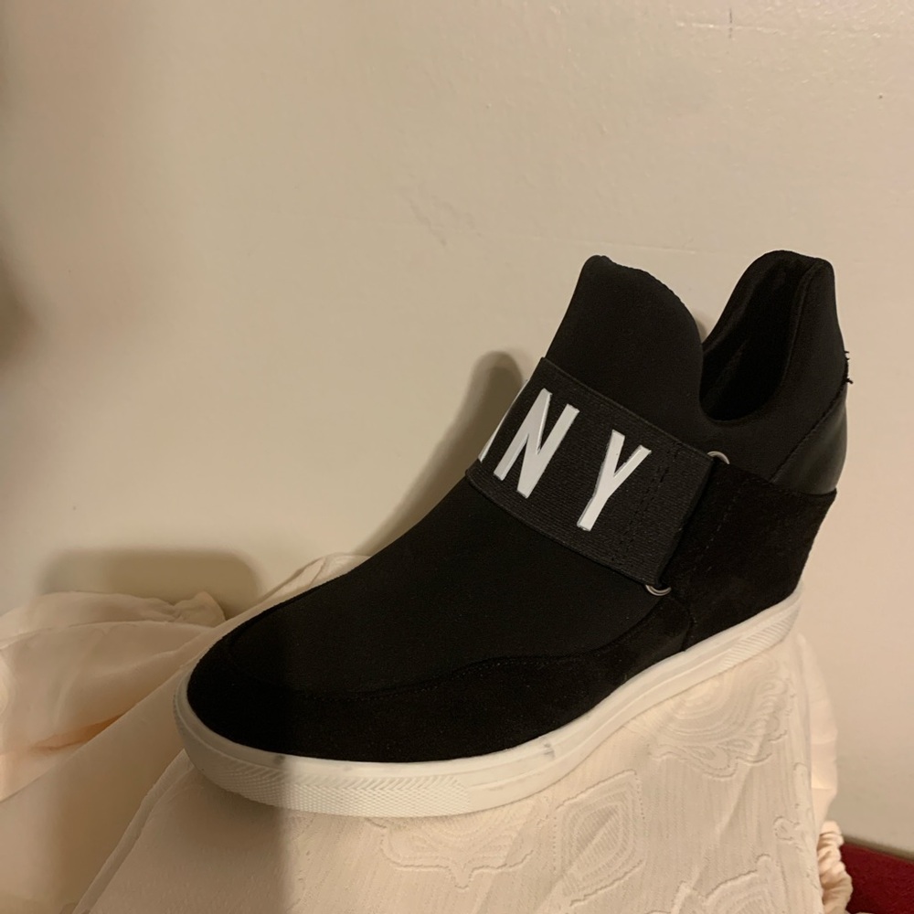 DKNY Women's Black and White Slip-On Sneakers